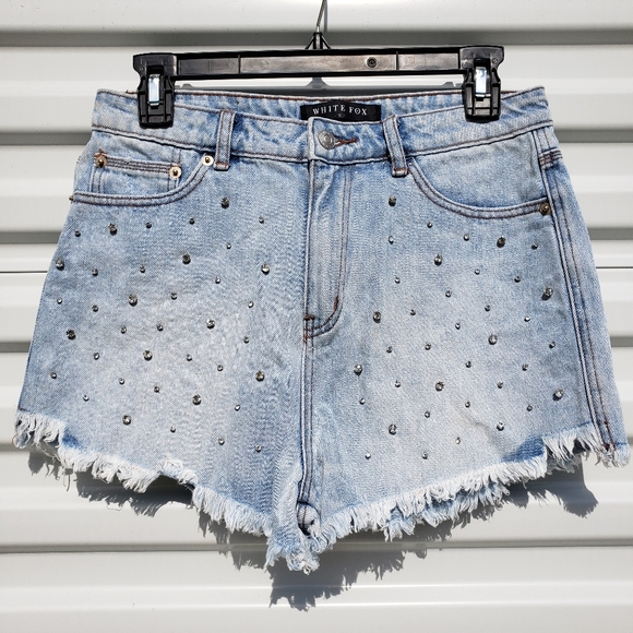 White Fox high rise raw hem acid wash jean shorts - Picture 2 of 9